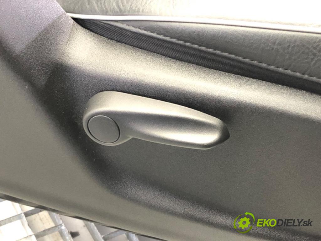 FIAT 500X (334_) 2014 - 2022    1.6 D Multijet (334AXA1B, 334AXA11) 88 kW [120 KM]  Sedadlo pravy predný