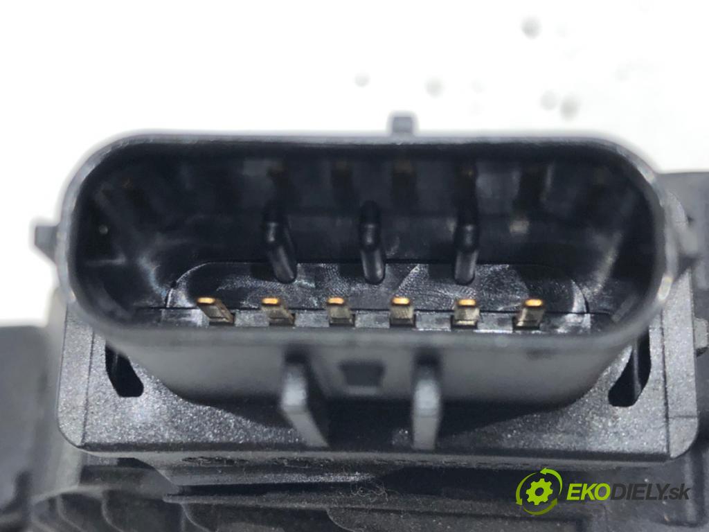 VW GOLF VII Variant (BA5, BV5) 2013 - 2022    1.6 TDI 85 kW [115 KM] olej napędowy 2016 - 2022  Potenciometer plynového pedálu 5Q1723503H (Pedále)