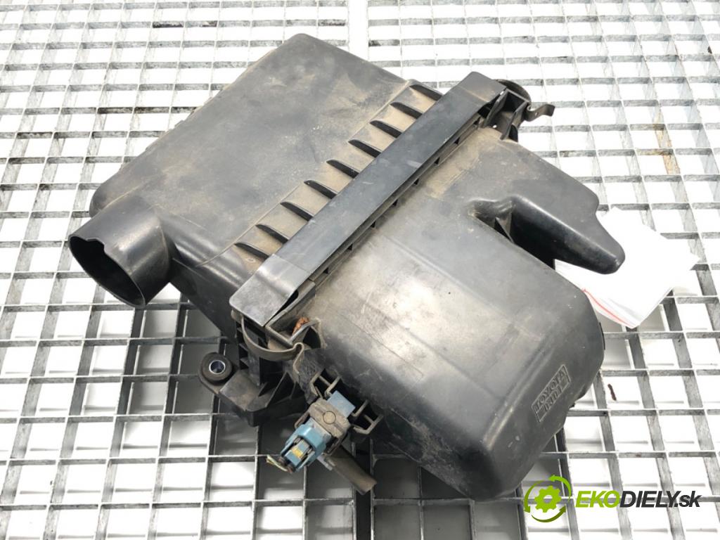 TOYOTA YARIS (_P1_) 1999 - 2005    1.0 (SCP10_) 48 kW [65 KM] benzyna 2003 - 2005  Obal filtra vzduchu 17700-0J011 (Obaly filtrov vzduchu)