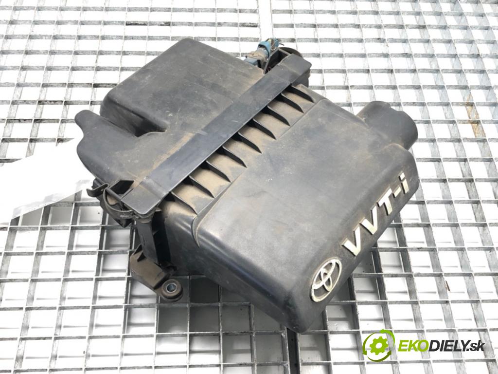 TOYOTA YARIS (_P1_) 1999 - 2005    1.0 (SCP10_) 48 kW [65 KM] benzyna 2003 - 2005  Obal filtra vzduchu 17700-0J011 (Obaly filtrov vzduchu)