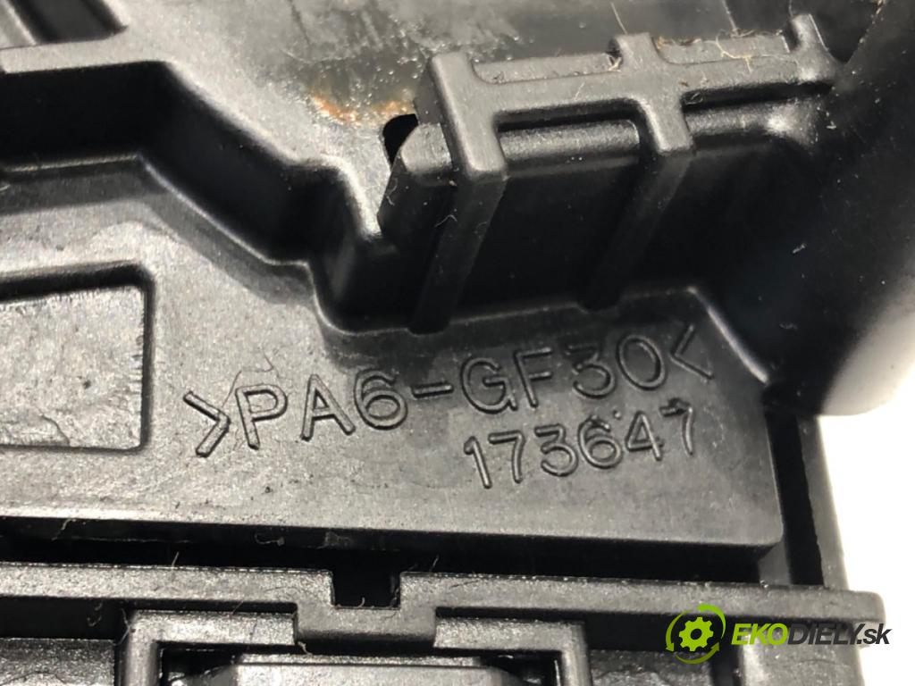 TOYOTA YARIS (_P1_) 1999 - 2005    1.0 (SCP10_) 48 kW [65 KM] benzyna 2003 - 2005  přepínač stěračů 173647 (Ovládaní topení a přepínače)