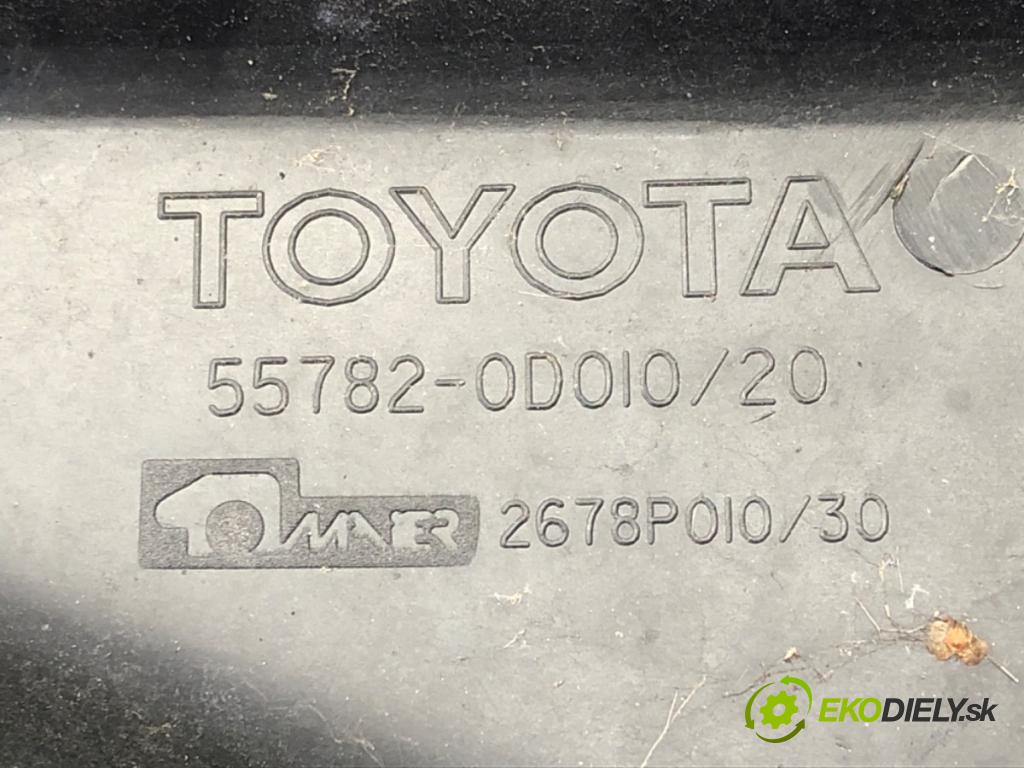TOYOTA YARIS (_P1_) 1999 - 2005    1.0 (SCP10_) 48 kW [65 KM] benzyna 2003 - 2005  Torpédo, plast pod čelné okno 55782-ODO10/20 (Torpéda)