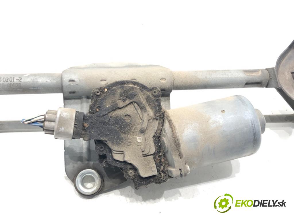 TOYOTA YARIS (_P1_) 1999 - 2005    1.0 (SCP10_) 48 kW [65 KM] benzyna 2003 - 2005  Mechanizmus stieračov predný 85110-0D020 (Motorčeky stieračov predné)