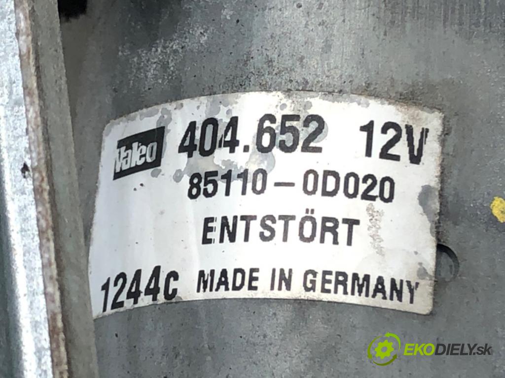 TOYOTA YARIS (_P1_) 1999 - 2005    1.0 (SCP10_) 48 kW [65 KM] benzyna 2003 - 2005  Mechanizmus stieračov predný 85110-0D020 (Motorčeky stieračov predné)