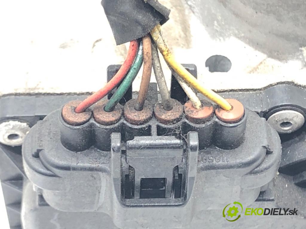 TOYOTA AURIS (_E15_) 2006 - 2012    1.6 (ZRE151_) 91 kW [124 KM] benzyna 2007 - 2012  Škrtiaca klapka 22030-37010 (Škrtiace klapky)