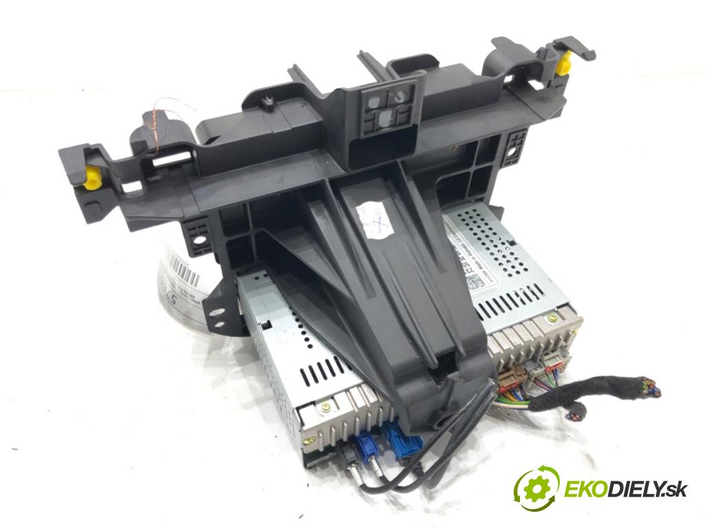 OPEL CORSA E (X15) 2014 - 2022    1.2 (08, 68) 51 kW [69 KM] benzyna 2014 - 2022  RADIO Navigácia MED64071101 (Audio zariadenia)