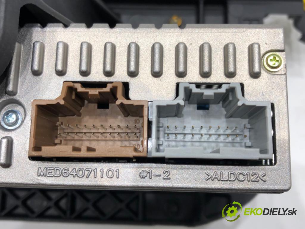 OPEL CORSA E (X15) 2014 - 2022    1.2 (08, 68) 51 kW [69 KM] benzyna 2014 - 2022  RADIO Navigácia MED64071101 (Audio zariadenia)