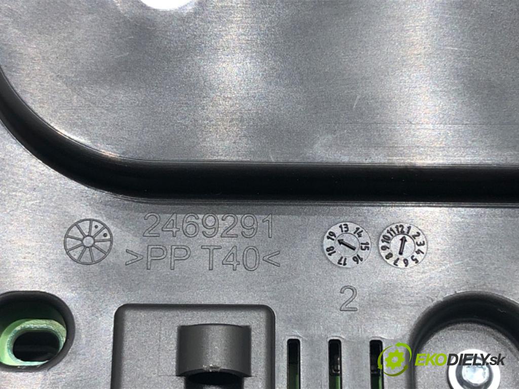 OPEL CORSA E (X15) 2014 - 2022    1.2 (08, 68) 51 kW [69 KM] benzyna 2014 - 2022  Prístrojovka 39204203 (Prístrojové dosky, displeje)