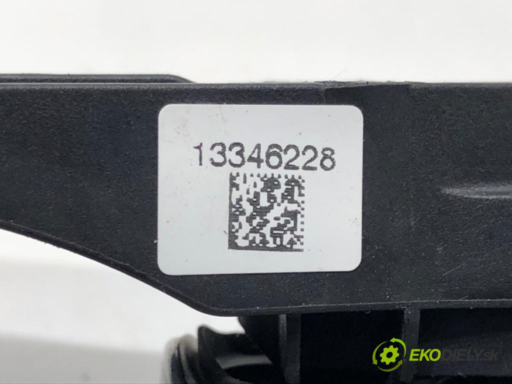 OPEL CORSA E (X15) 2014 - 2022    1.2 (08, 68) 51 kW [69 KM] benzyna 2014 - 2022  Kľučka vonkajšia ľavy predný 13346228