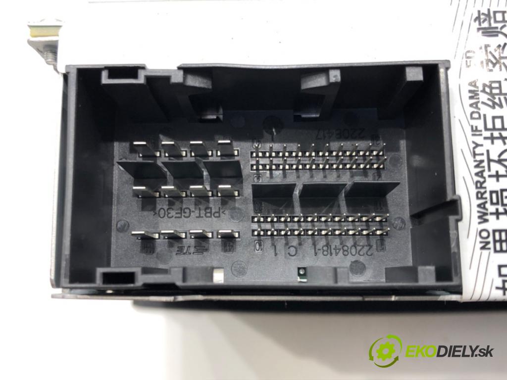 FIAT DOBLO Cargo (263_) 2010 - 2022    1.6 D Multijet 77 kW [105 KM] olej napędowy 2010 -  RADIO 07357115850 (Audio zariadenia)