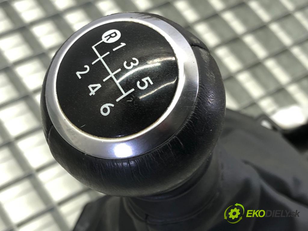 TOYOTA YARIS (_P21_, _PA1_, _PH1_) 2020 - 2022    1.5 (MXPA11) 92 kW [125 KM] benzyna 2020 - 2022  Kulisa 33530-02360 (Rýchlostné páky / kulisy)