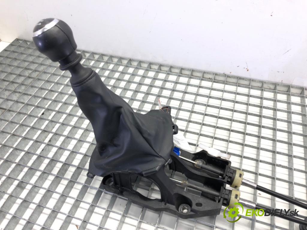 TOYOTA YARIS (_P21_, _PA1_, _PH1_) 2020 - 2022    1.5 (MXPA11) 92 kW [125 KM] benzyna 2020 - 2022  Kulisa 33530-02360 (Rýchlostné páky / kulisy)