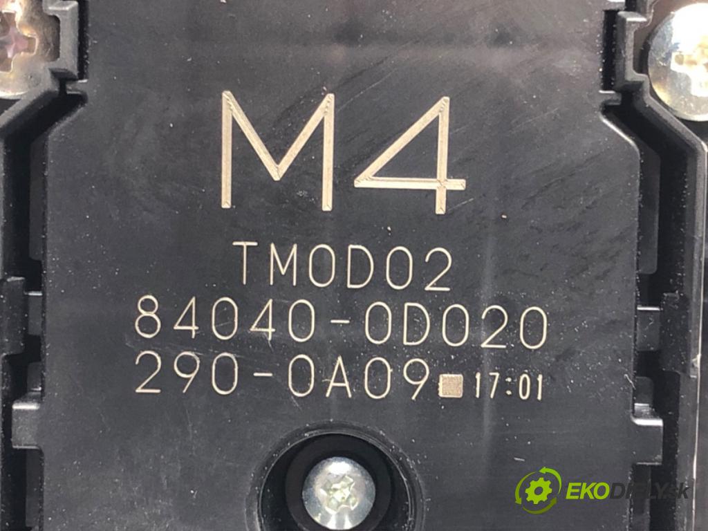 TOYOTA YARIS (_P21_, _PA1_, _PH1_) 2020 - 2022    1.5 (MXPA11) 92 kW [125 KM] benzyna 2020 - 2022  Prepínač okien 84040-0D020 (Prepínače, spínače, tlačidlá a ovládače kúrenia)