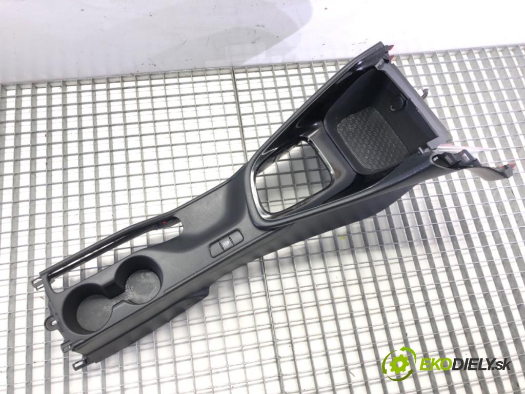 TOYOTA YARIS (_P21_, _PA1_, _PH1_) 2020 - 2022    1.5 (MXPA11) 92 kW [125 KM] benzyna 2020 - 2022  Tunel stredový  (Stredový tunel / panel)