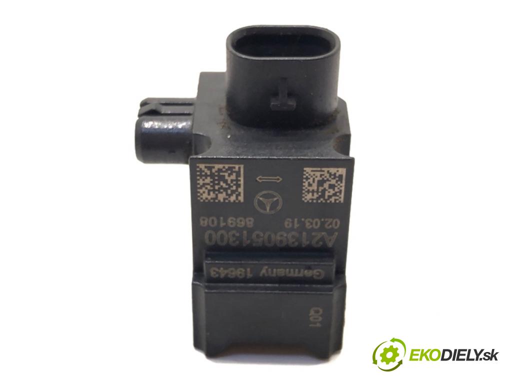 MERCEDES-BENZ CLS (C257) 2017 - 2022    AMG CLS 53 EQ Boost 4-matic+ (257.361) 320 kW [435  Snímač nárazu A2139051300 (Snímače nárazu)