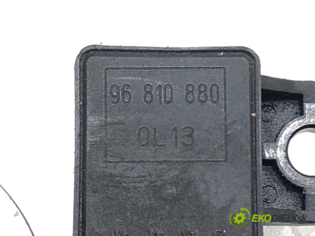 CHEVROLET AVEO / KALOS sedan (T250, T255) 2005 - 2022    1.2 62 kW [84 KM] benzyna 2008 - 2022  snímač tlaku 96810880 (Snímače tlaku)