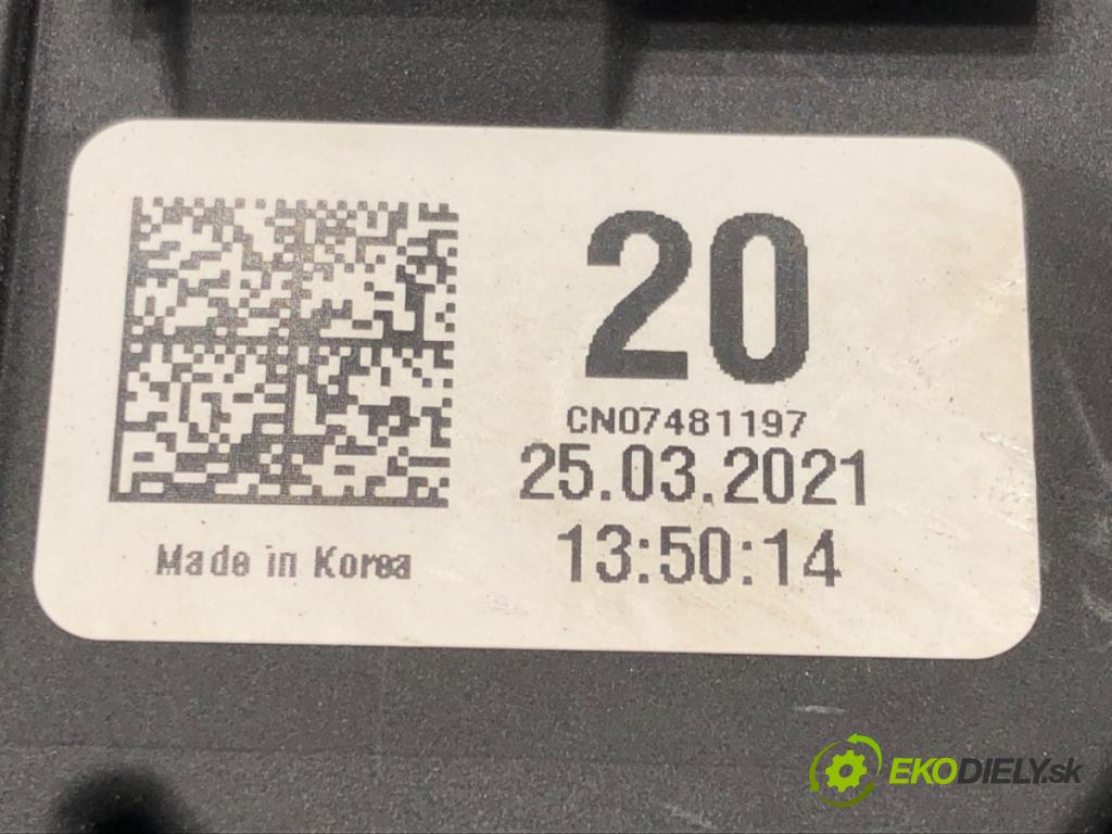 KIA STONIC (YB) 2017 - 2022    1.0 T-GDi 74 kW [101 KM] benzyna 2018 - 2022  Potenciometer plynového pedálu  (Pedále)