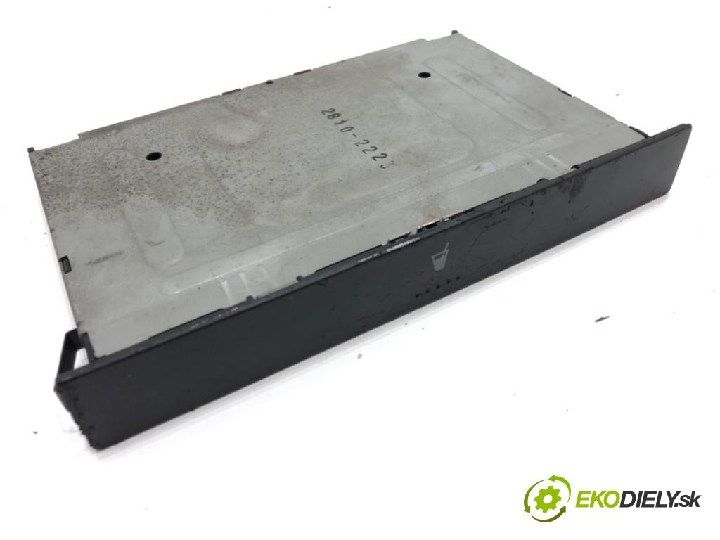 VW BORA I (1J2) 1998 - 2013    ---  Držiak na nápoje 1J0858601 (Úchyty, držiaky na nápoje)