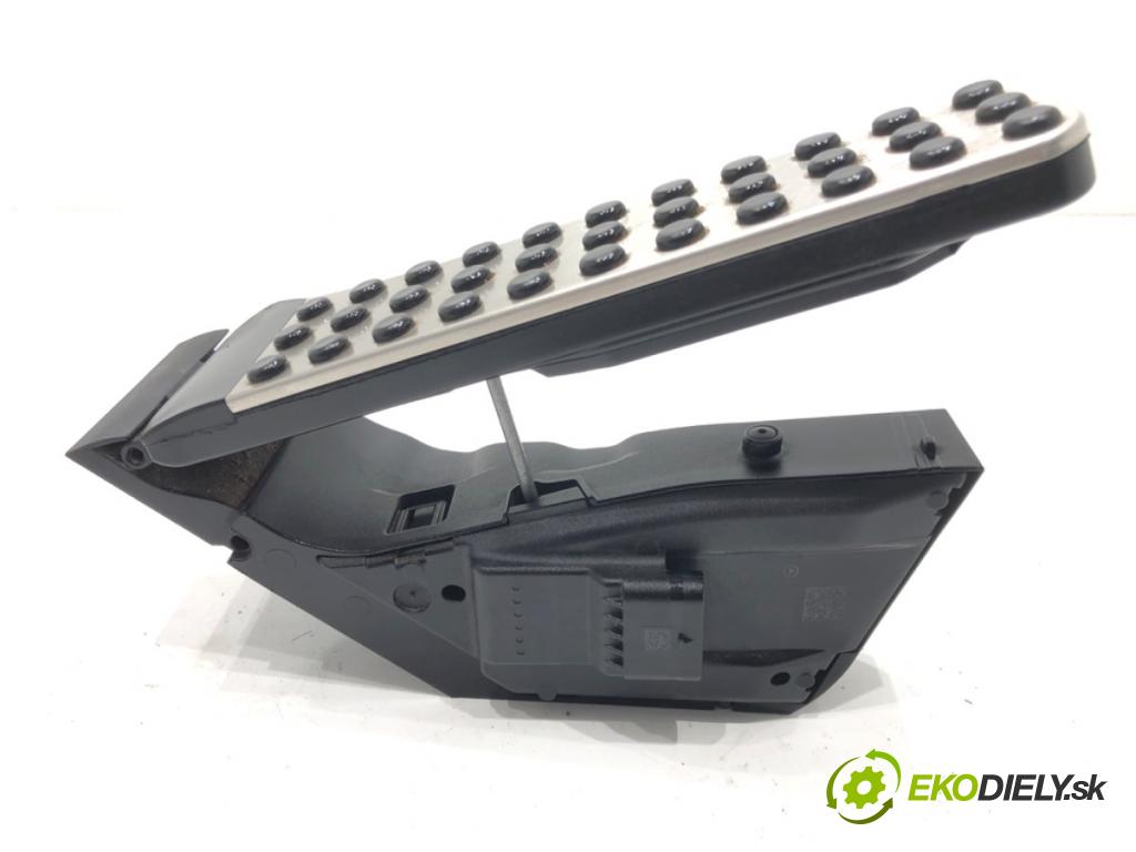 MERCEDES-BENZ CLS (C257) 2017 - 2022    AMG CLS 53 EQ Boost 4-matic+ (257.361) 320 kW [435  Potenciometer plynového pedálu A2053000104 (Pedále)