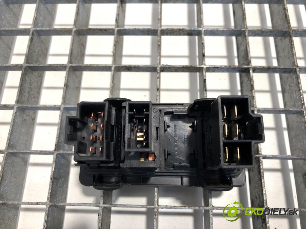 RENAULT TRUCKS D 2013 - 2022    D CAB 2M  Panel prepínačov  (Prepínače, spínače, tlačidlá a ovládače kúrenia)