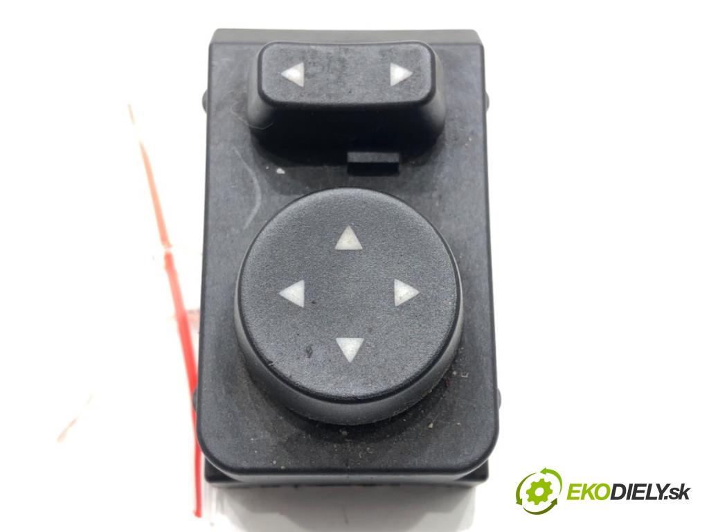 FIAT GRANDE PUNTO (199_) 2005 - 2022    1.4 (199AXB11, 199AXB1A, 199BXB1A, 199AXL1A) 57 kW [77 KM] benzyna 2005 - 2015  Prepínač nastavenia spätných zrkadiel  (Prepínače, spínače, tlačidlá a ovládače kúrenia)