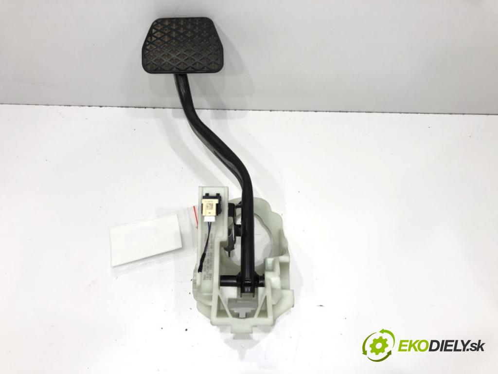 BMW 3 (F30, F80) 2011 - 2018    330 i xDrive 185 kW [252 KM] benzyna 2015 - 2018  PEDÁL: 6875797 (Pedále)