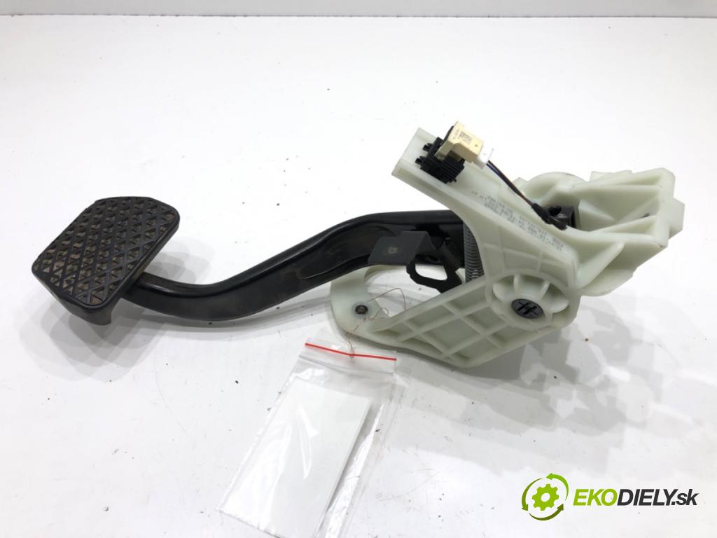 BMW 3 (F30, F80) 2011 - 2018    330 i xDrive 185 kW [252 KM] benzyna 2015 - 2018  PEDÁL: 6875797 (Pedále)