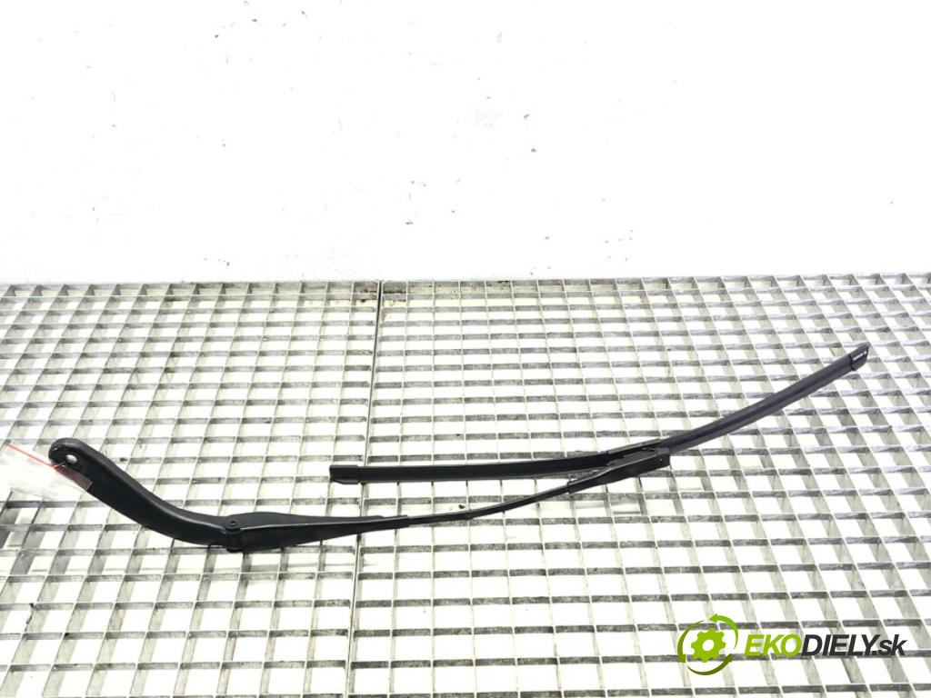 BMW 3 (F30, F80) 2011 - 2018    330 i xDrive 185 kW [252 KM] benzyna 2015 - 2018  ramena stěrače levý přední část W000026577B