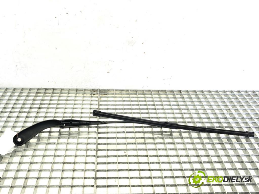BMW 3 (F30, F80) 2011 - 2018    330 i xDrive 185 kW [252 KM] benzyna 2015 - 2018  ramena stěrače levý přední část W000026577B