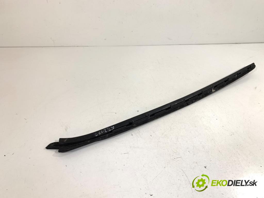 BMW F30 sedan 2018 185 kW 330 i xDrive 1998 lišta okna čelní pravá 7258188