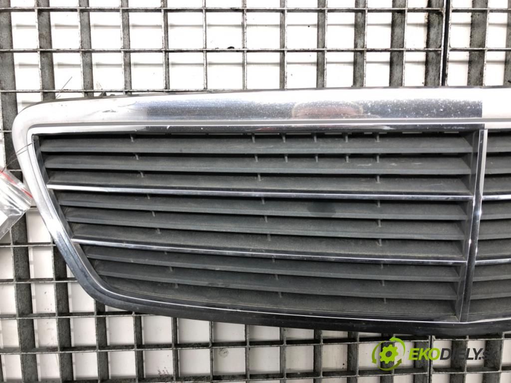 MERCEDES-BENZ KLASA C (W203) 2000 - 2007    C 180 (203.035) 95 kW [129 KM] benzyna 2000 - 2002  mřížka maska  (Mřížky (masky) chladičů)
