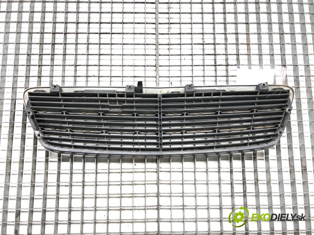 MERCEDES-BENZ KLASA C (W203) 2000 - 2007    C 180 (203.035) 95 kW [129 KM] benzyna 2000 - 2002  mřížka maska  (Mřížky (masky) chladičů)