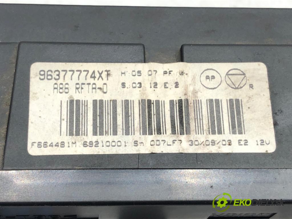 CITROEN C3 Pluriel (HB_) 2003 - 2022    1.6 80 kW [109 KM] benzyna 2003 - 2022  Panel ovládania kúrenia 96377774XT (Prepínače, spínače, tlačidlá a ovládače kúrenia)