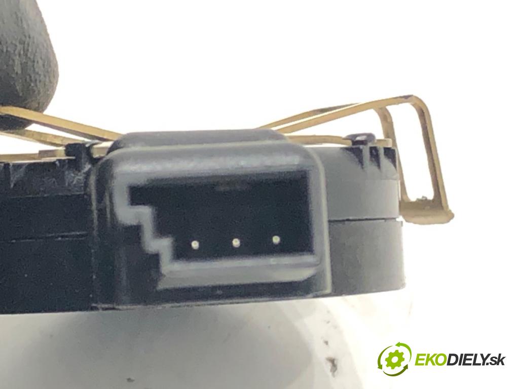 RENAULT KADJAR (HA_, HL_) 2015 - 2022    1.3 TCe 140 103 kW [140 KM] benzyna 2018 - 2022  Snímač dažďa 285353610R (Snímače dažďa)