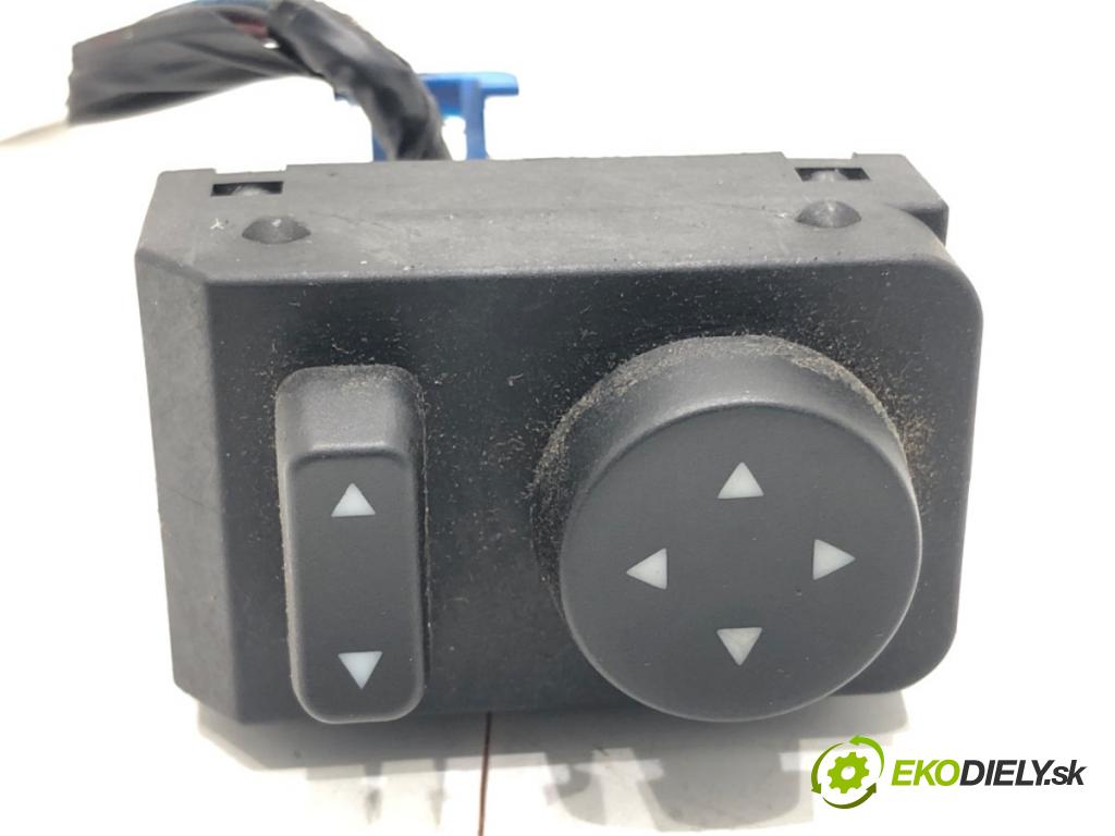 FIAT GRANDE PUNTO (199_) 2005 - 2022    1.3 D Multijet (199.AXD11, 199.AXD1A, 199.AXD1B,... 66 kW [90 KM] olej napędowy 2005 - 2010  Prepínač nastavenia spätných zrkadiel  (Prepínače, spínače, tlačidlá a ovládače kúrenia)