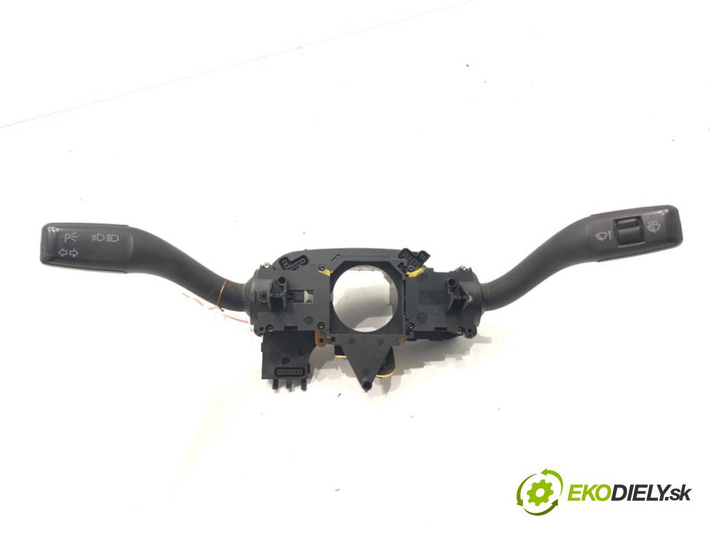 AUDI A4 B6 sedan 2002 96 kW 1.9 TDI 1896 přepínač kombinovaný 8E0953549L (Páčky pod volantem)