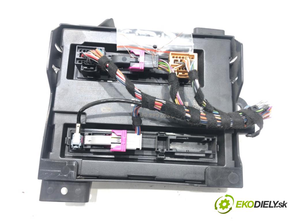 AUDI A4 B8 (8K2) 2007 - 2015    2.0 TFSI quattro 155 kW [211 KM] benzyna 2008 - 20  Modul komfortu 8K0907064CF (Moduly komfortu)