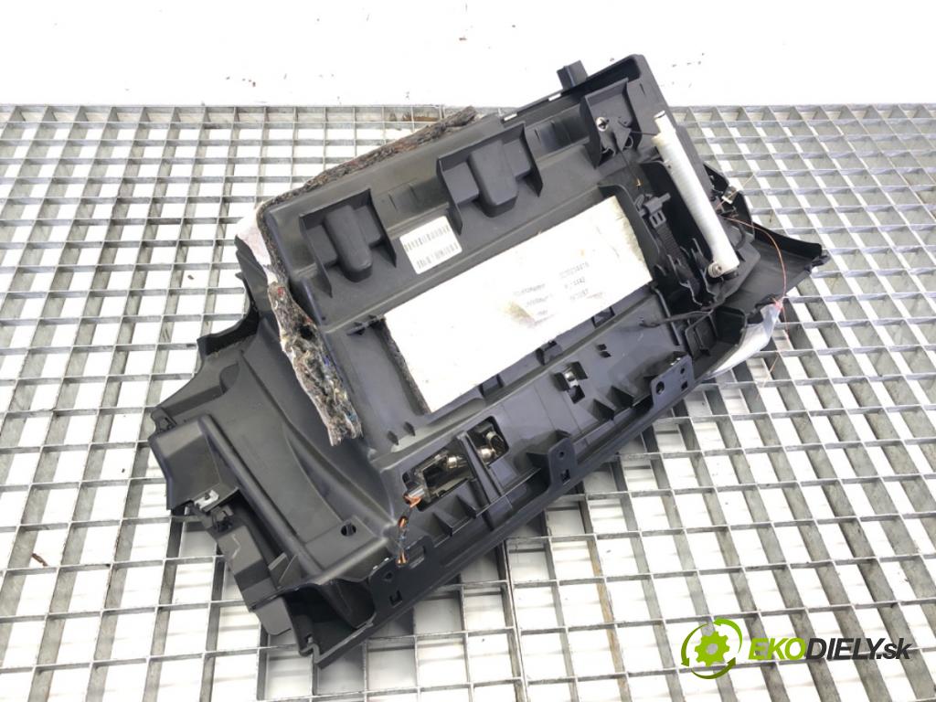 BMW 1 (E87) 2003 - 2013    118 d 90 kW [122 KM] olej napędowy 2004 - 2007  Priehradka, kastlík spolujazdca  (Priehradky, kastlíky)