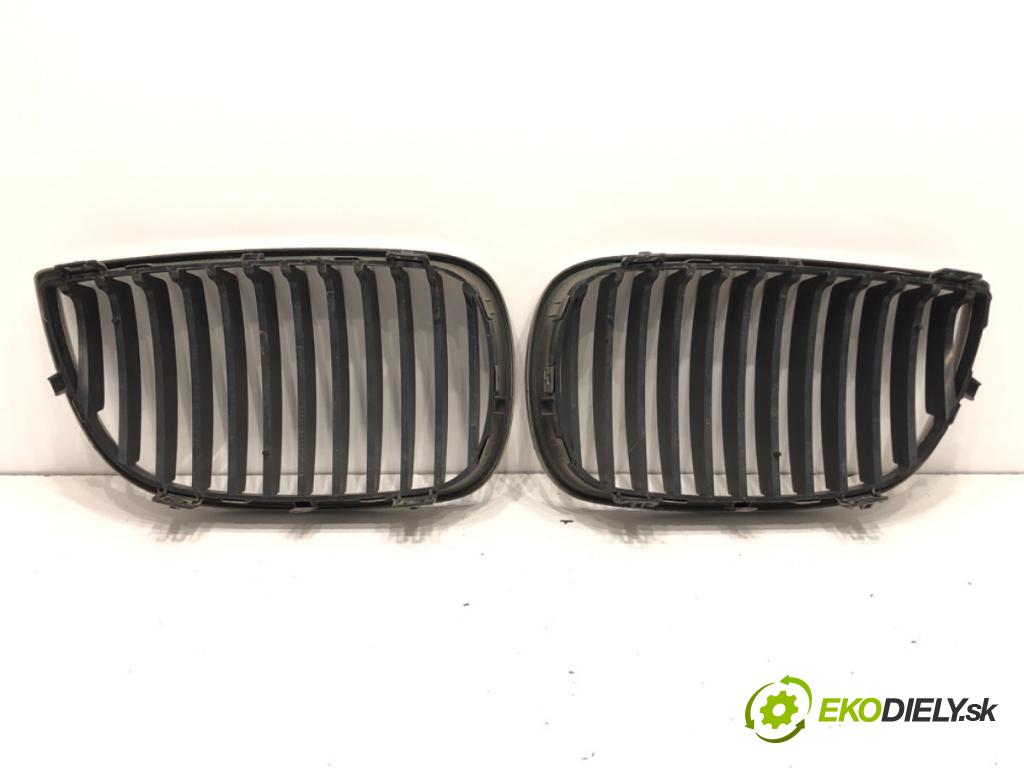 BMW 1 (E87) 2003 - 2013    118 d 90 kW [122 KM] olej napędowy 2004 - 2007  mřížka maska 7128614 7128613 (Mřížky (masky) chladičů)