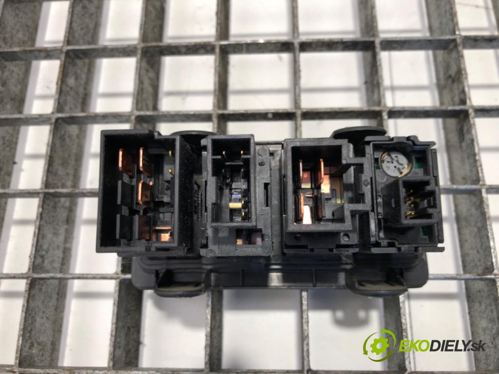 RENAULT TRUCKS D 2013 - 2022    D CAB 2M  Panel prepínačov  (Prepínače, spínače, tlačidlá a ovládače kúrenia)