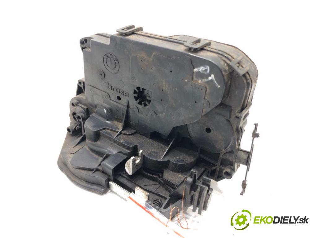BMW E90 sedan 2007 90 kW 318 d 1995 zámok Dvere pravy zad 
