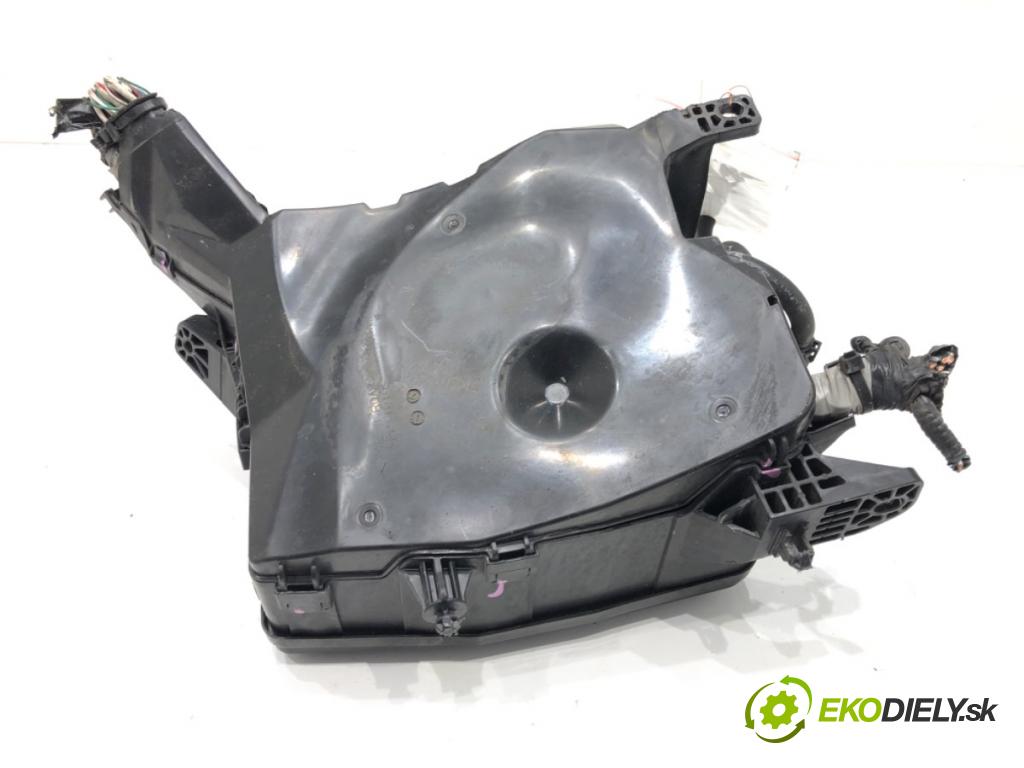 TOYOTA AURIS Kombi (_E18_) 2013 - 2018    1.6 D4-D (WWE185_) 82 kW [112 KM] olej napędowy 20  skříňka poistková 82662-02A80 (Pojistkové skříňky)
