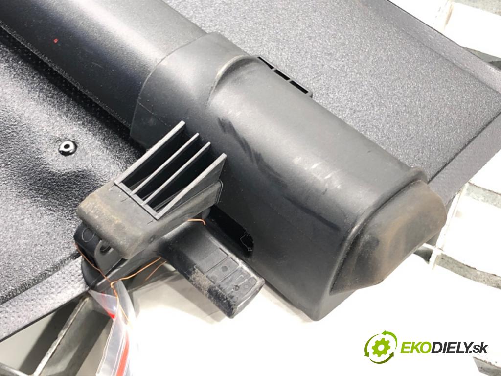 TOYOTA AURIS Kombi (_E18_) 2013 - 2018    1.6 D4-D (WWE185_) 82 kW [112 KM] olej napędowy 20  Roleta  (Rolety kufra)