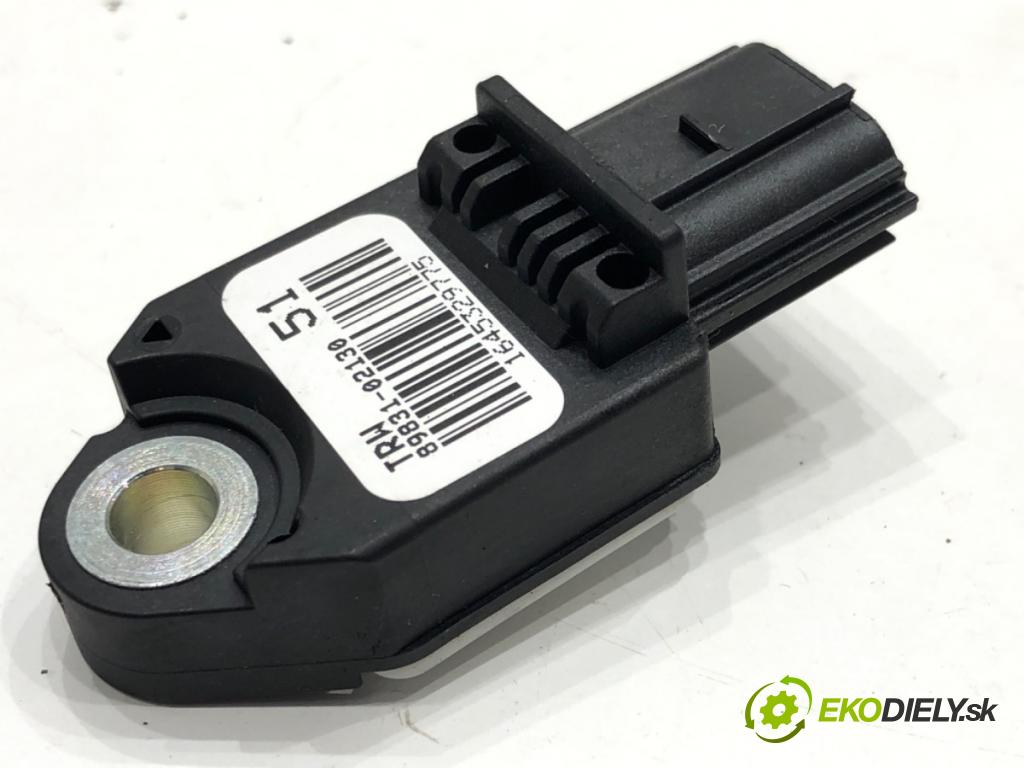 TOYOTA AURIS Kombi (_E18_) 2013 - 2018    1.6 D4-D (WWE185_) 82 kW [112 KM] olej napędowy 20  Snímač nárazu 89831-02130 (Snímače nárazu)