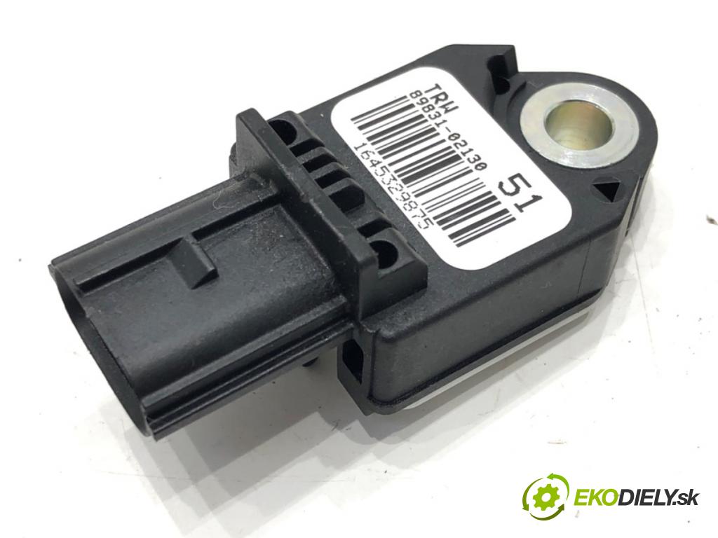 TOYOTA AURIS Kombi (_E18_) 2013 - 2018    1.6 D4-D (WWE185_) 82 kW [112 KM] olej napędowy 20  Snímač nárazu 89831-02130 (Snímače nárazu)