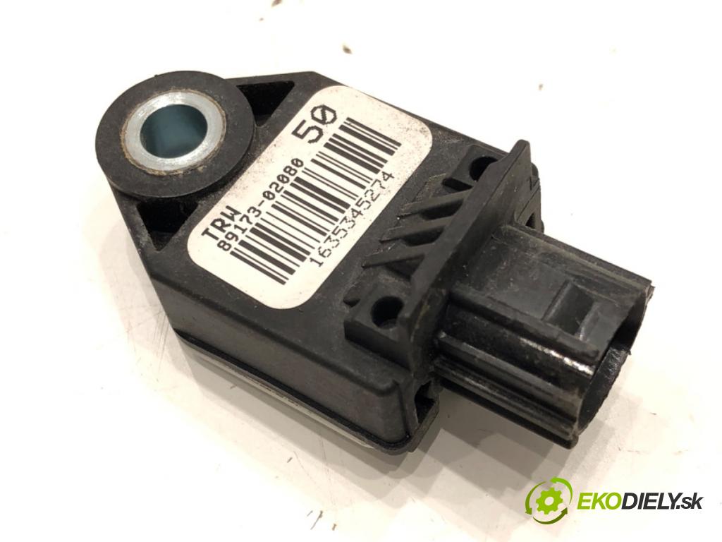 TOYOTA AURIS Kombi (_E18_) 2013 - 2018    1.6 D4-D (WWE185_) 82 kW [112 KM] olej napędowy 20  Snímač nárazu 89173-02080 (Snímače nárazu)