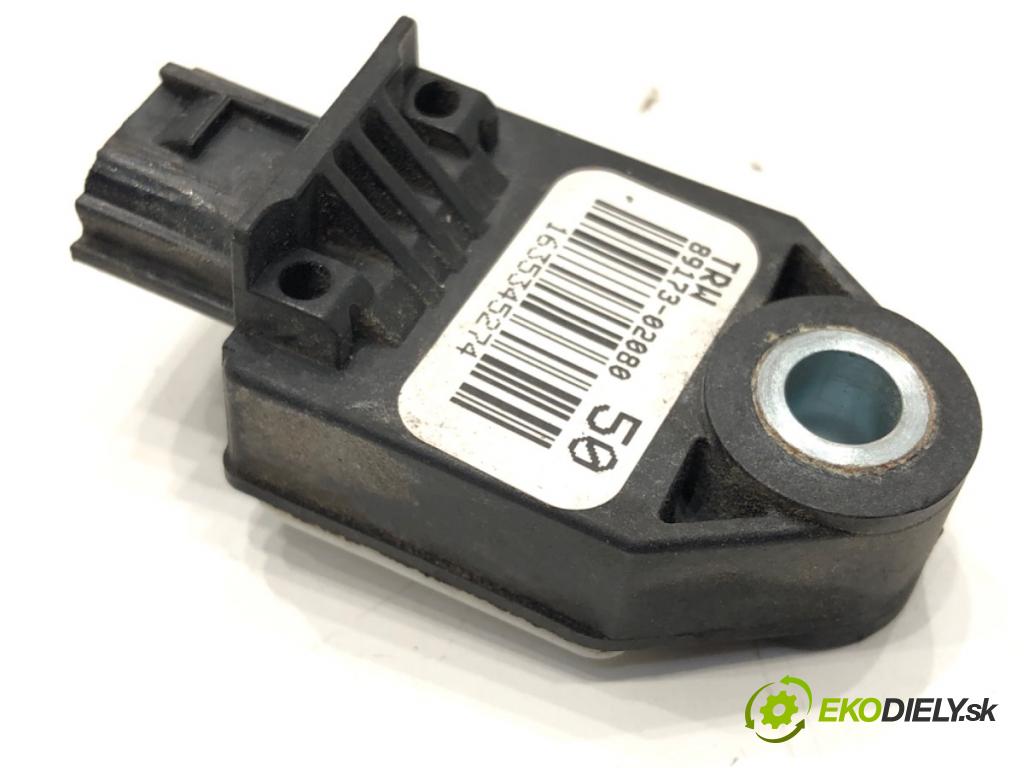 TOYOTA AURIS Kombi (_E18_) 2013 - 2018    1.6 D4-D (WWE185_) 82 kW [112 KM] olej napędowy 20  Snímač nárazu 89173-02080 (Snímače nárazu)