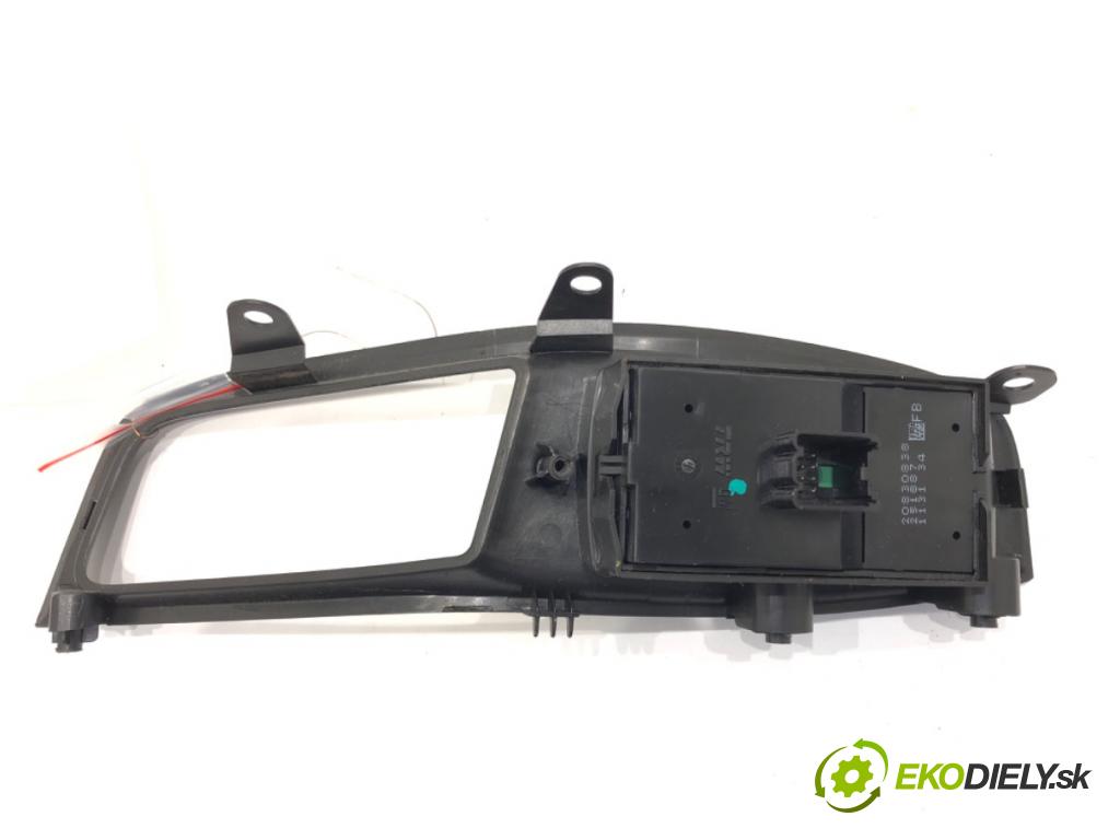 CHEVROLET ORLANDO (J309) 2010 - 2022    1.8 LPG 104 kW [141 KM] Benzyna / gaz samochodowy   Prepínač okien 20830838 (Prepínače, spínače, tlačidlá a ovládače kúrenia)