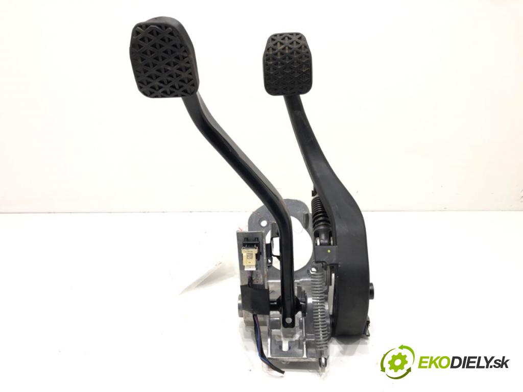 BMW 3 Gran Turismo (F34) 2012 - 2022    318 d 110 kW [150 KM] olej napędowy 2015 - 2022  PEDÁL: 6761310 (Pedále)