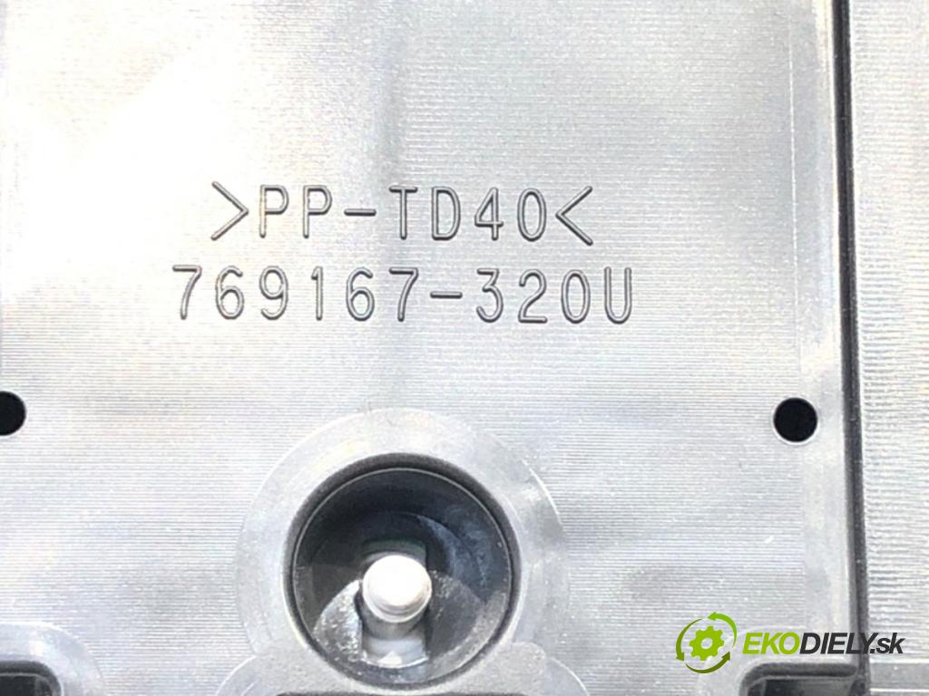 TOYOTA AYGO (_B4_) 2014 - 2022    1.0 VVTi (KGB40) 53 kW [72 KM] benzyna 2018 - 2022  Prístrojovka 769167-320U (Prístrojové dosky, displeje)